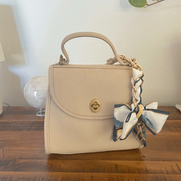 Vintage Coach Regina in Bone 9983 - Picture 1 of 12